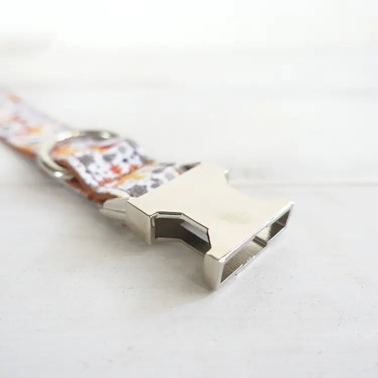 Collar Dorado Hecho a Mano para Perro de Navidad por MUTTCO
