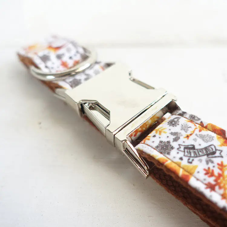 Collar Dorado Hecho a Mano para Perro de Navidad por MUTTCO